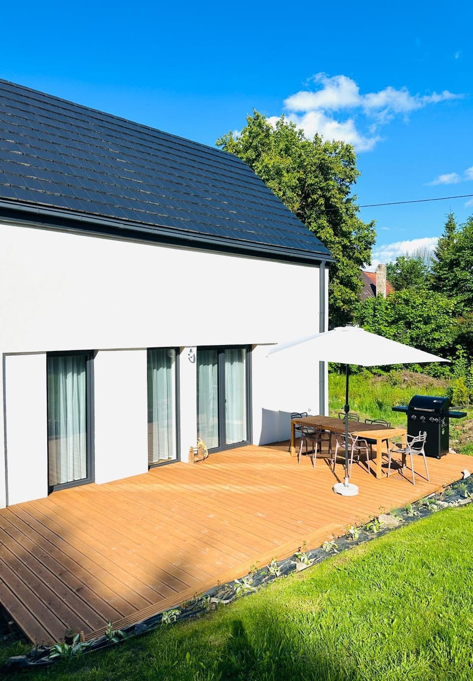 Property building, Patio, Spring, Day, Garden, Garden view