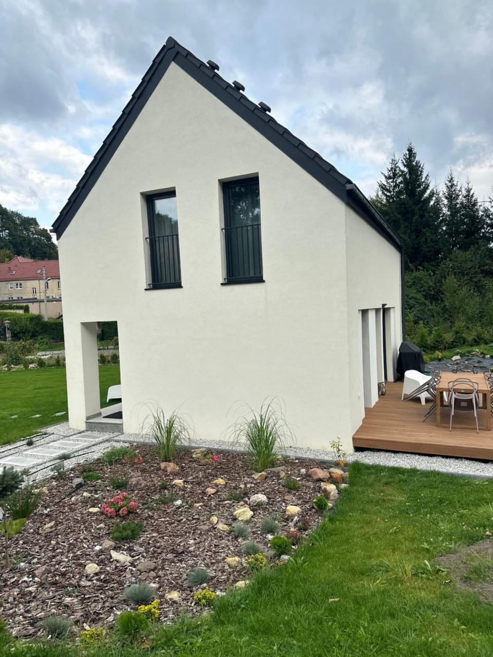 Property building, Patio, Day, Garden, Garden view