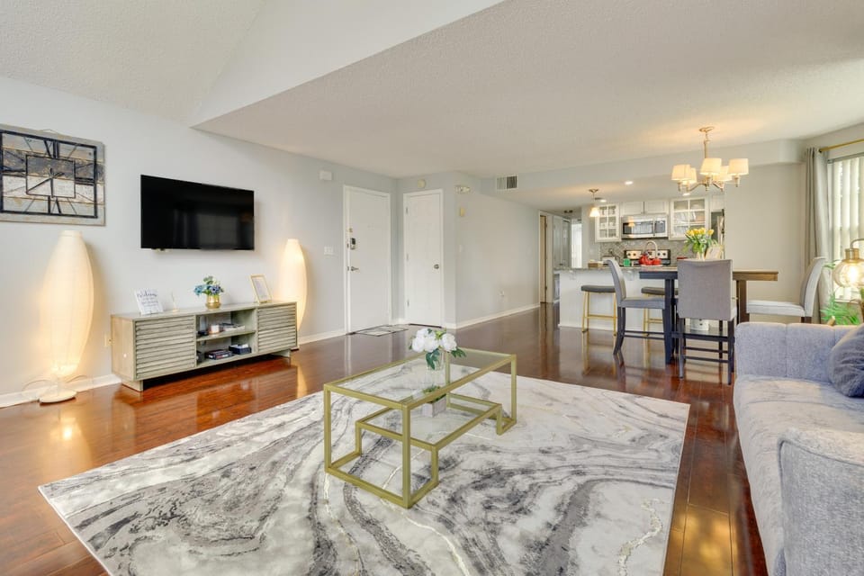 Kissimmee Condo w/ Perks: 6 Mi to Disney World! House in Kissimmee