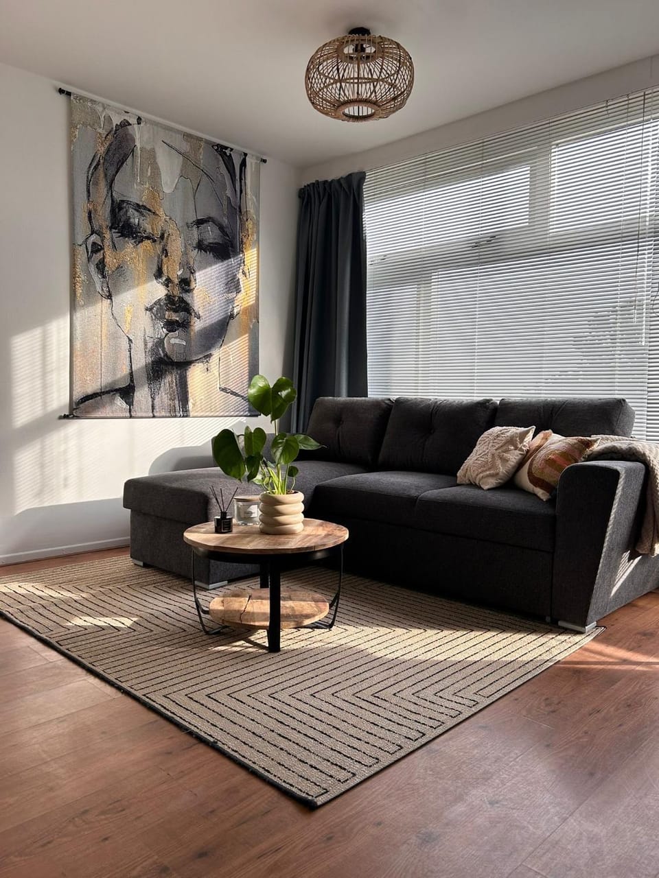 Living room, Seating area