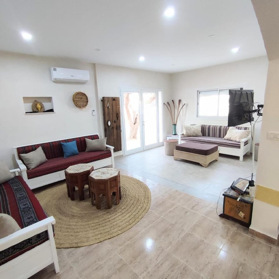 TV and multimedia, Living room, air conditioner