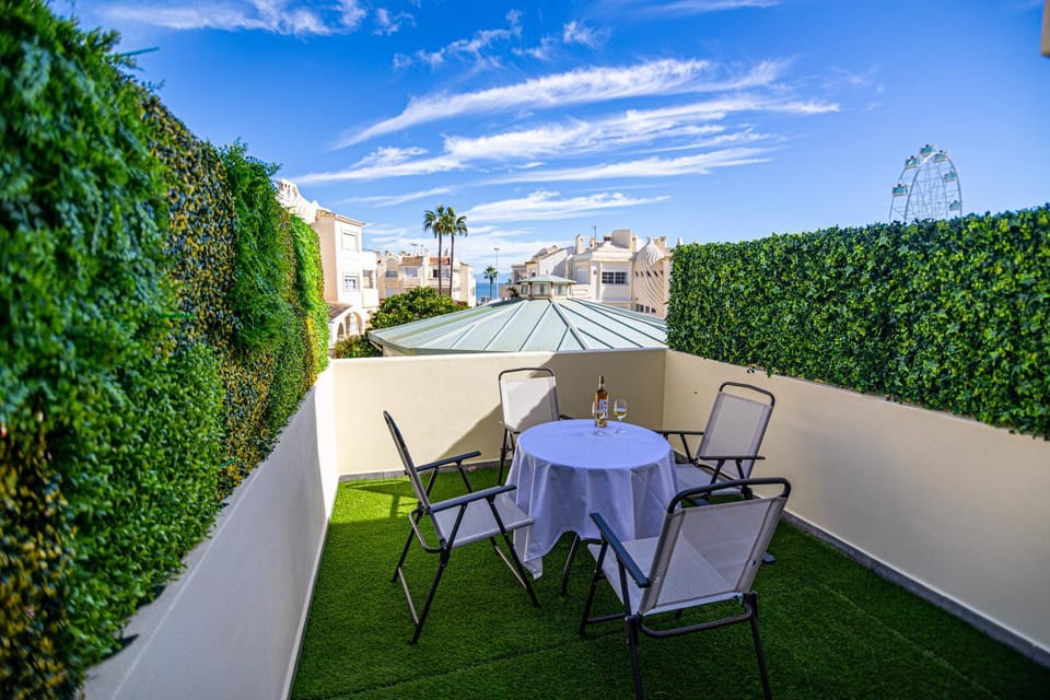Property building, Spring, Day, Garden, Balcony/Terrace, Balcony/Terrace, Dining area, Garden view