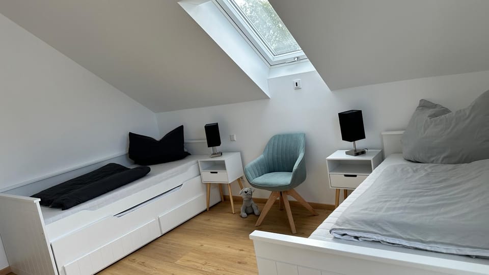 Communal lounge/ TV room, Seating area, Bedroom