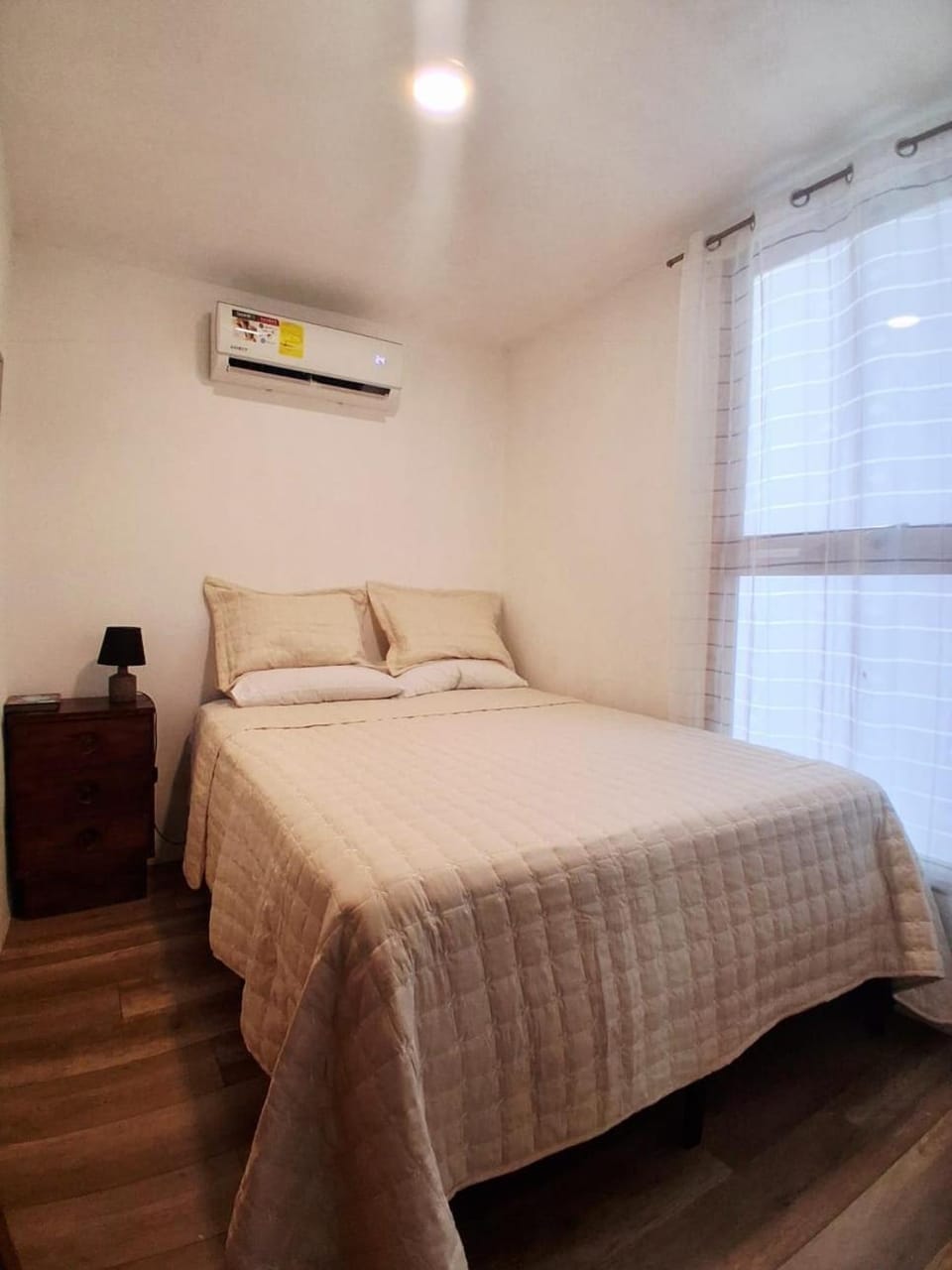 Bedroom, air conditioner