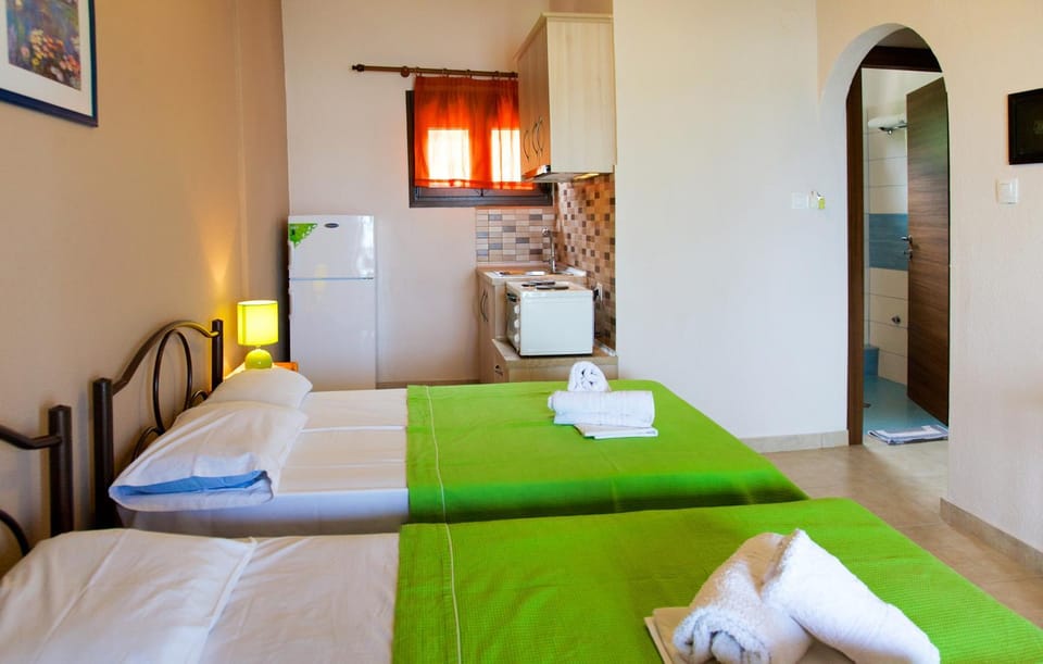 Bed, Kitchen or kitchenette