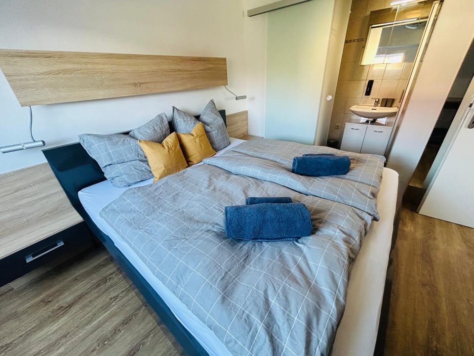 Bed, Bathroom