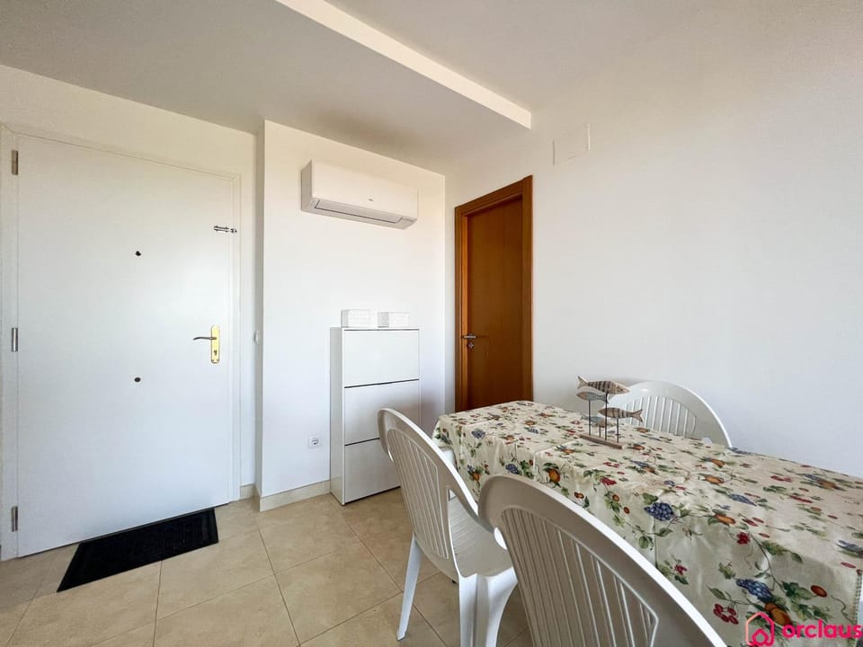 Living room, Dining area, air conditioner
