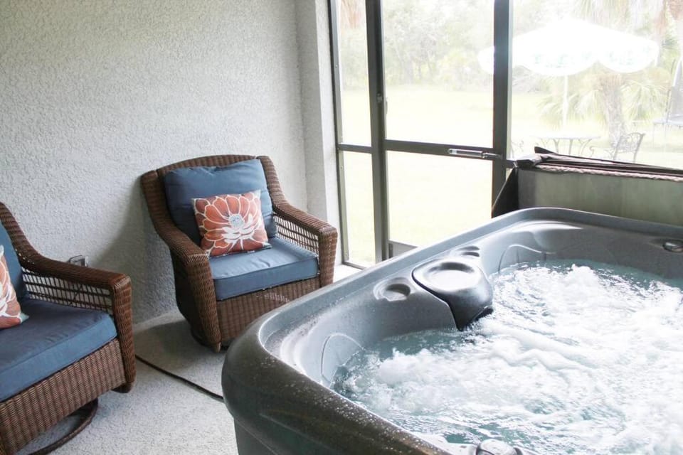 Everglade Kiss 3b 2b BBQ, hot tub Villa in South Gulf Cove