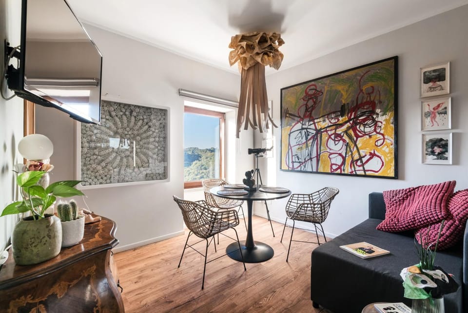 TV and multimedia, Living room, Seating area, Dining area