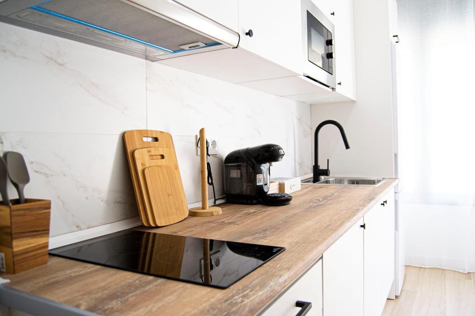 Coffee/tea facilities, Kitchen or kitchenette, minibar, stove, toaster