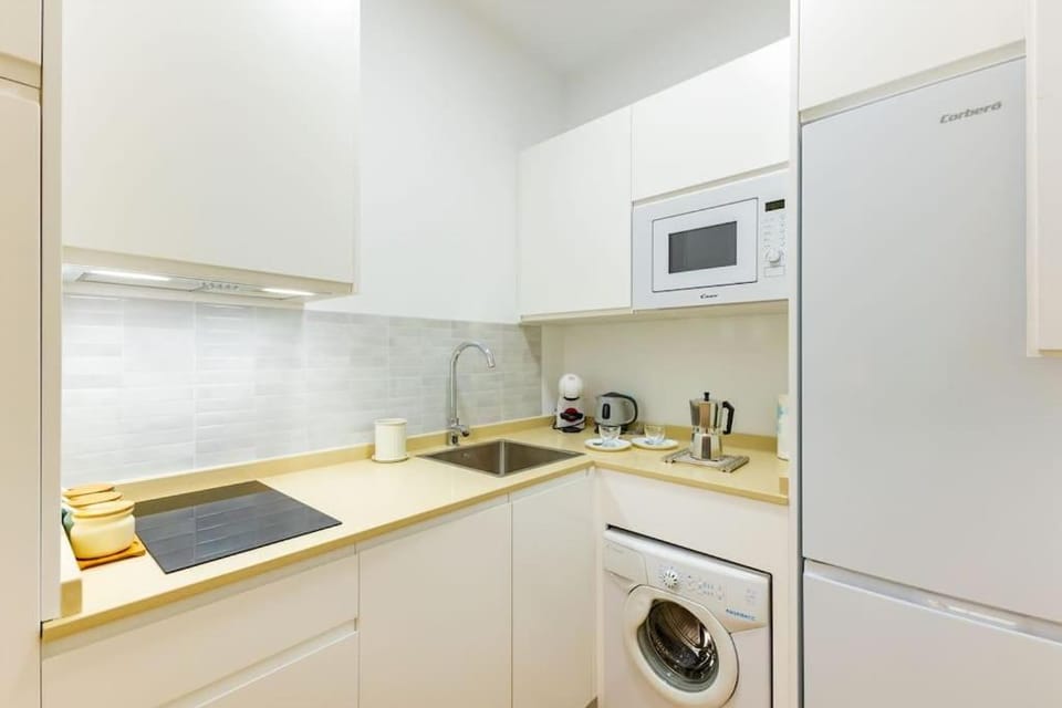 Juan de la Encina Central Suite Apartment in Seville