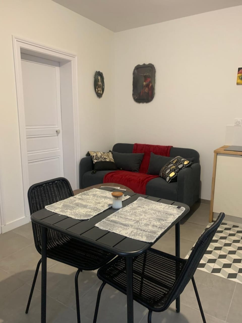 Seating area, Dining area