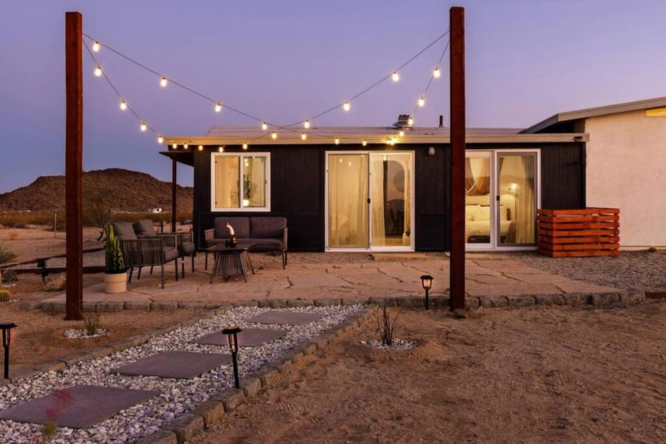 Casa De Samaa - A Private Joshua Tree Chalet House in Southern California