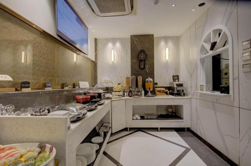 Restaurant/places to eat, Food and drinks, Food, Buffet breakfast, toaster