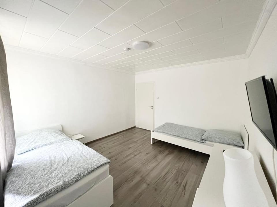 Bed, TV and multimedia, Photo of the whole room, Evening entertainment, Bedroom