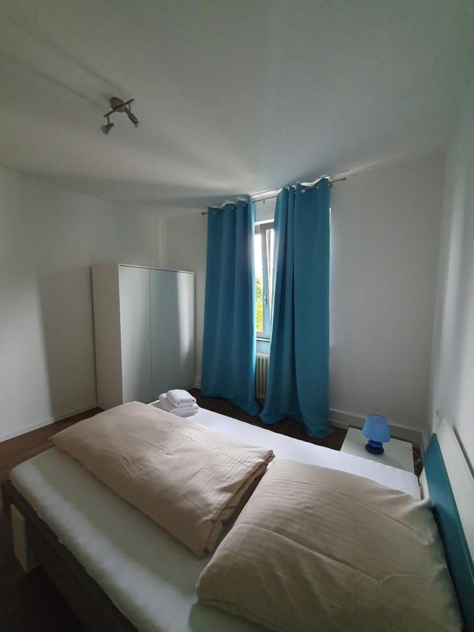 Shower, Bed, Photo of the whole room, Seating area, Bedroom, dishwasher, heating, heating, internet, internet, internet, soundproof, towels, towels