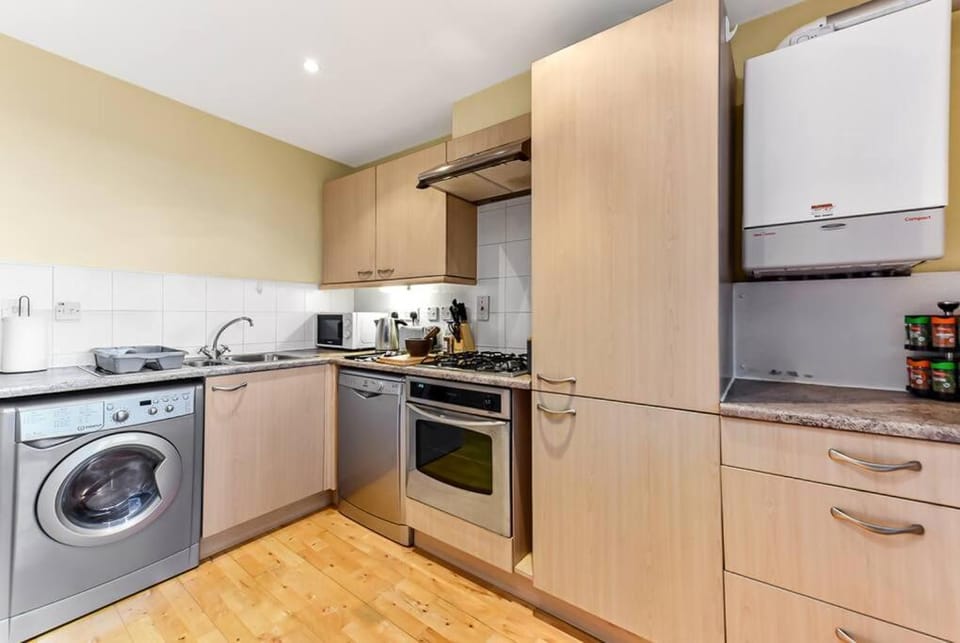 City Retreat with Free Parking and Walking distance from City Centre Apartment in Milton Keynes