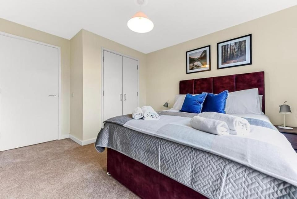 City Retreat with Free Parking and Walking distance from City Centre Apartment in Milton Keynes