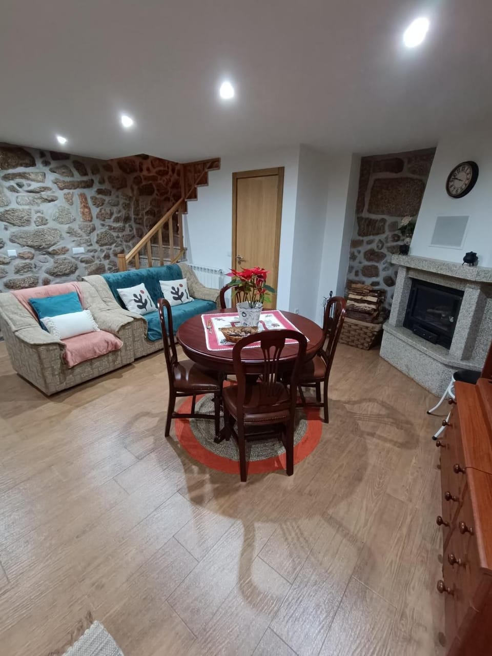 TV and multimedia, Living room, Dining area