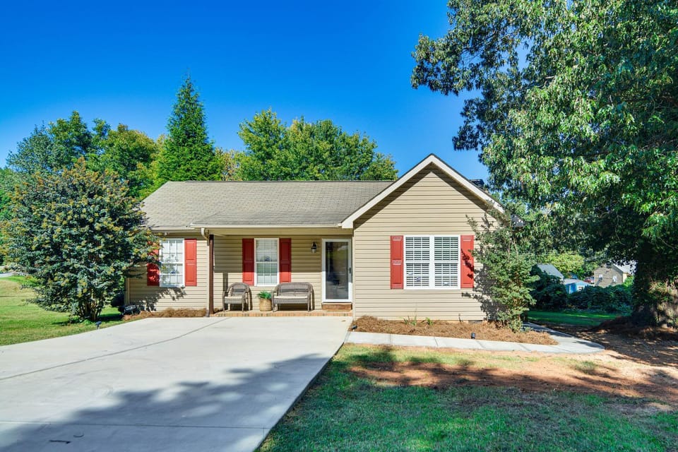 Central High Point Home < 1 Mi to Downtown! House in High Point