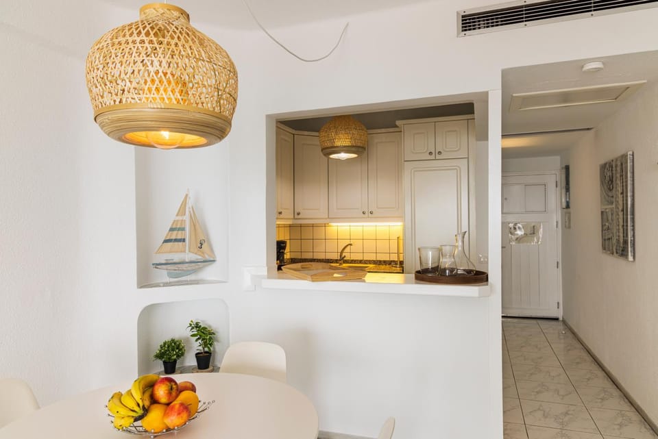 Dining area, kitchen