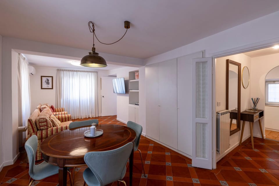 Living room, Seating area, Dining area
