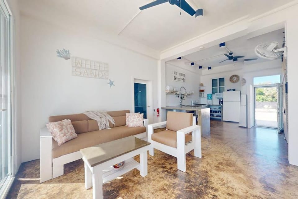 White Sands Beach House House in Stann Creek District
