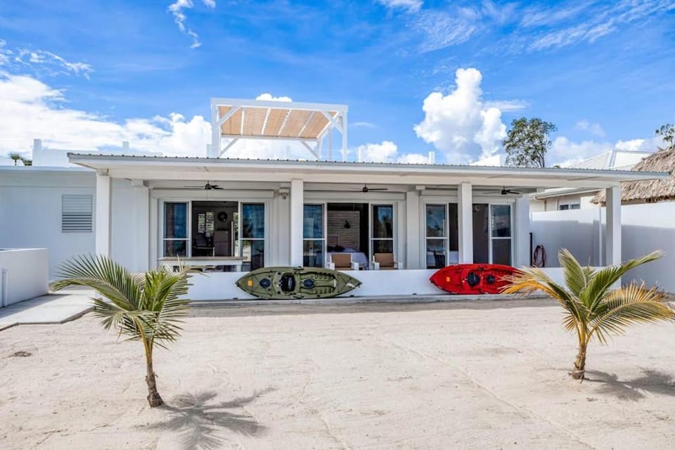 White Sands Beach House House in Stann Creek District