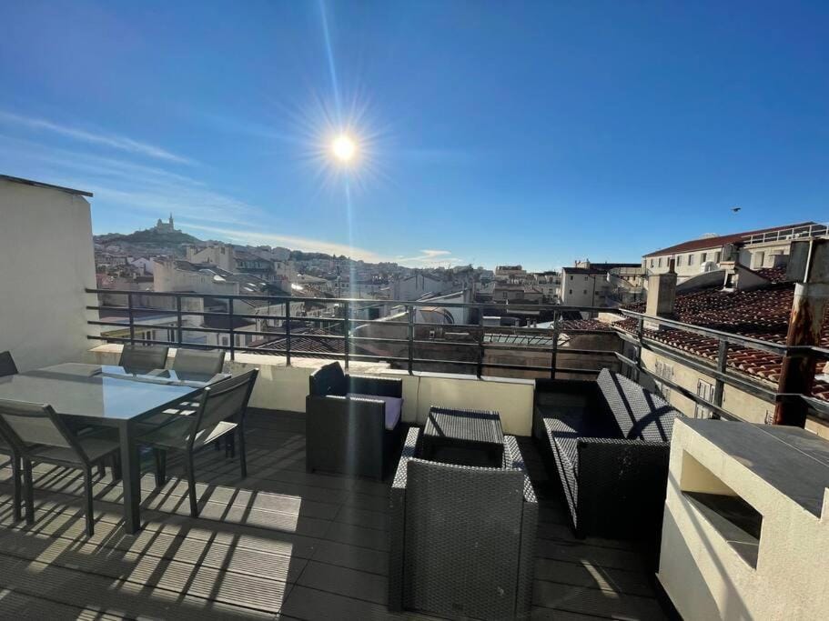 Superbe Appartement Grande Terrasse vue Notre Dame Apartment in Marseille