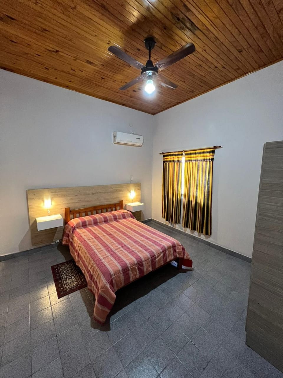 Bed, Bedroom, wardrobe, air conditioner