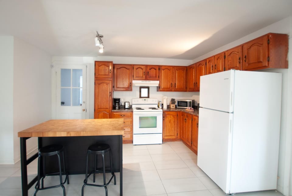 Le Cozy Limoilou 3 BDR Hopital Enfant-Jesus Apartment in Quebec City