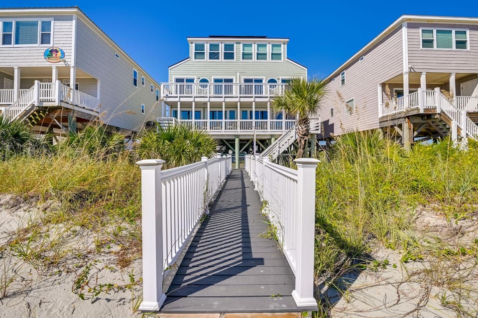 Oceanfront Murrells Inlet Home with Beach Access! House in Garden City