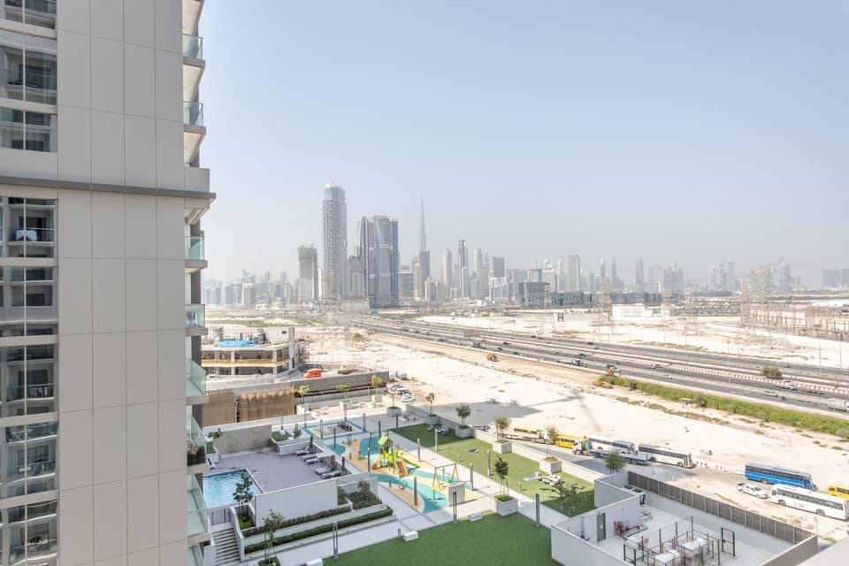 Property building, Day, Neighbourhood, Bird's eye view, City view, Location, Parking