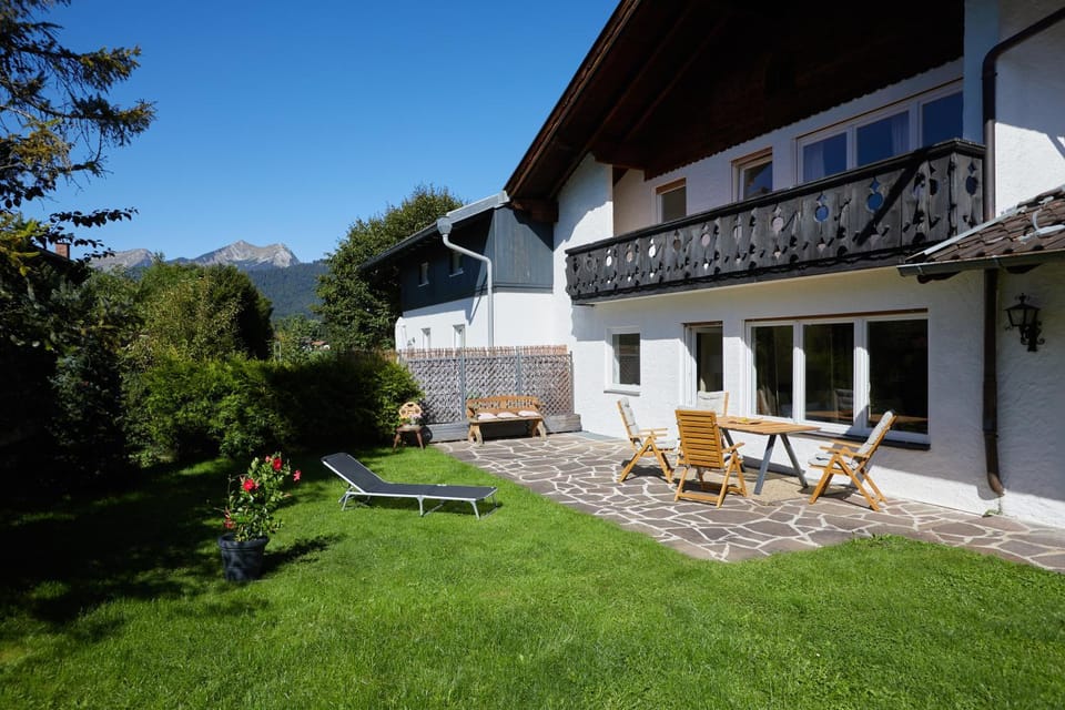 Property building, Garden, Balcony/Terrace
