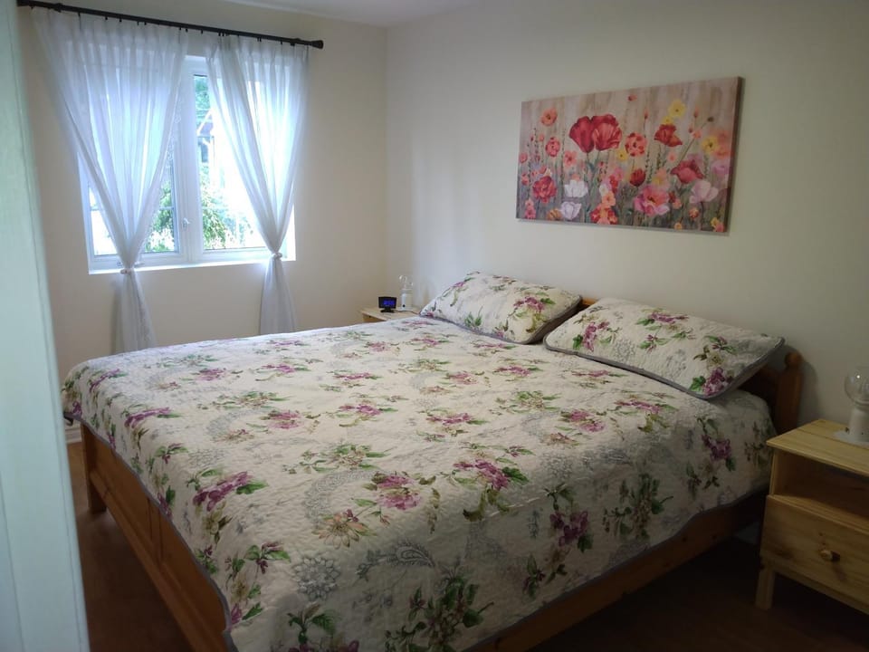 Beautiful Guest Home Riverfront Retreat 15 Min to Ottawa House in Gatineau