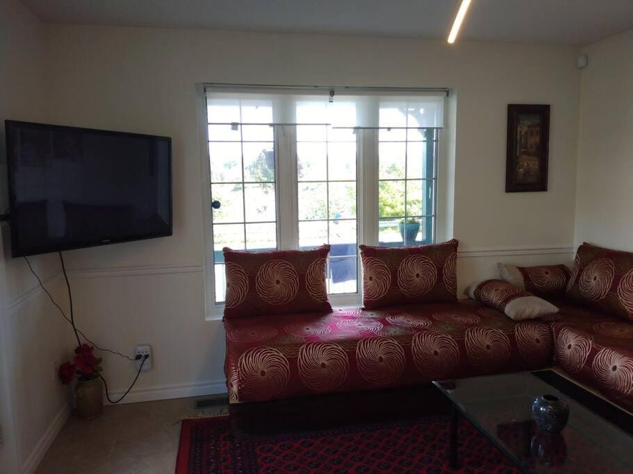 Communal lounge/ TV room, TV and multimedia, Living room, Seating area, Evening entertainment