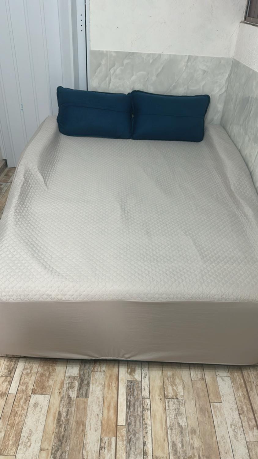 Quarto PRIVADO banheiro compartilhado em Foz piscina wifi cozinha e AR Vacation rental in Foz do Iguaçu