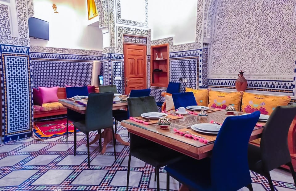 Restaurant/places to eat, Living room, Banquet/Function facilities, Seating area, Dining area, Internal: Not applicable to any particular room