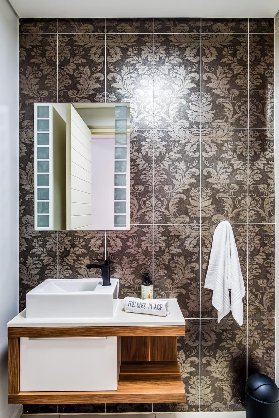 Bathroom, towels
