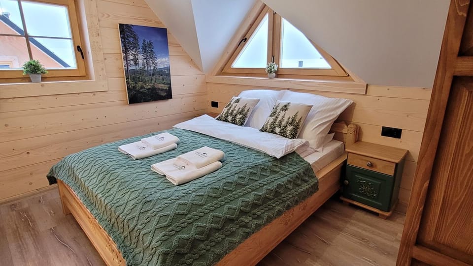 Górskie Przysiółki w Koniakowie - Dom z bala JODEŁKA House in Slovakia