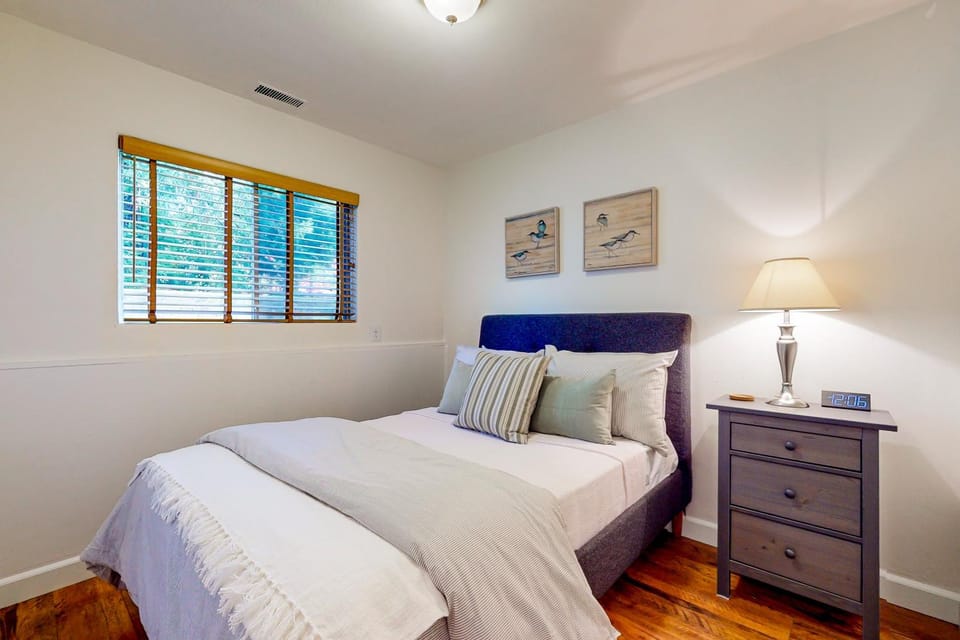 Oak Grove Getaway House in Lake Oswego