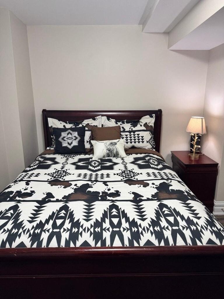 Walk-out Basement Apartment with Private Entrance Apartment in Brampton