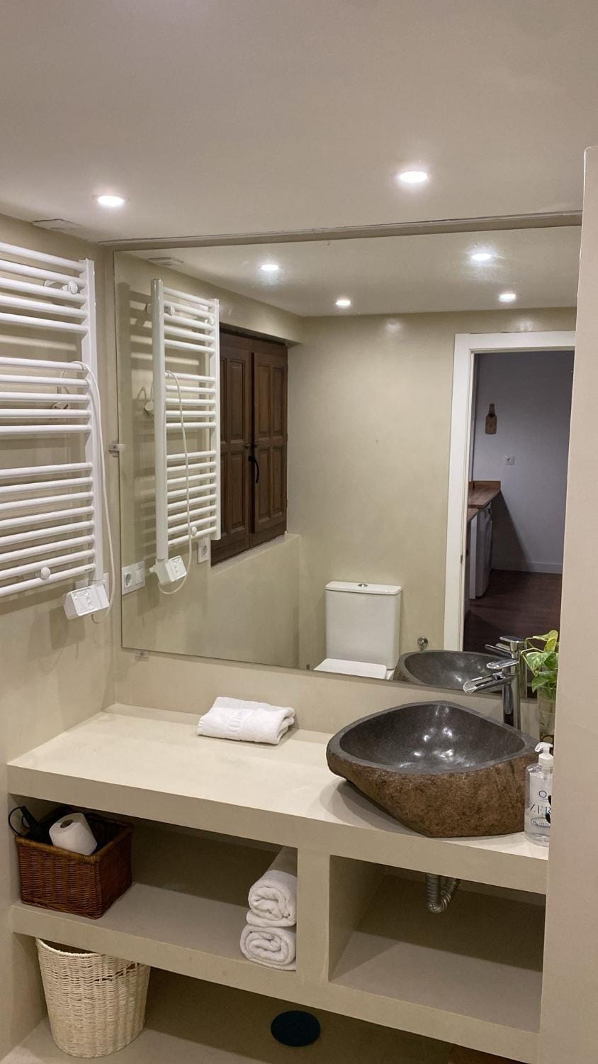 Bathroom, towels