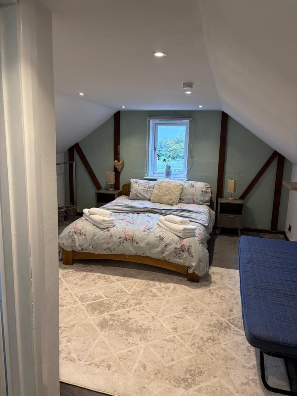 Private One-Bedroom Retreat in Gated Tadworth Setting Recently refurbished Apartment in England