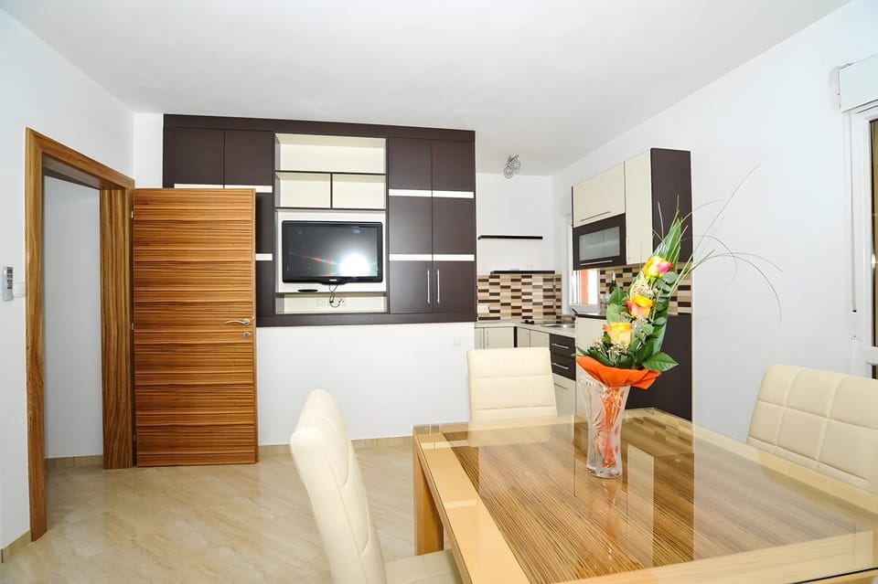TV and multimedia, Kitchen or kitchenette, Living room, Seating area, Dining area, minibar