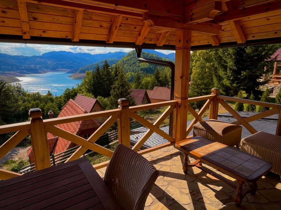 Zaovinski Čardaci - Tara-Zaovine Lake House in Zlatibor District, Serbia
