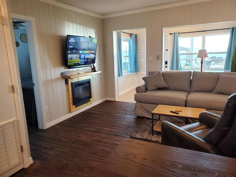 Camp St. Cabanas Unit 2 on Lake Dora House in Tavares
