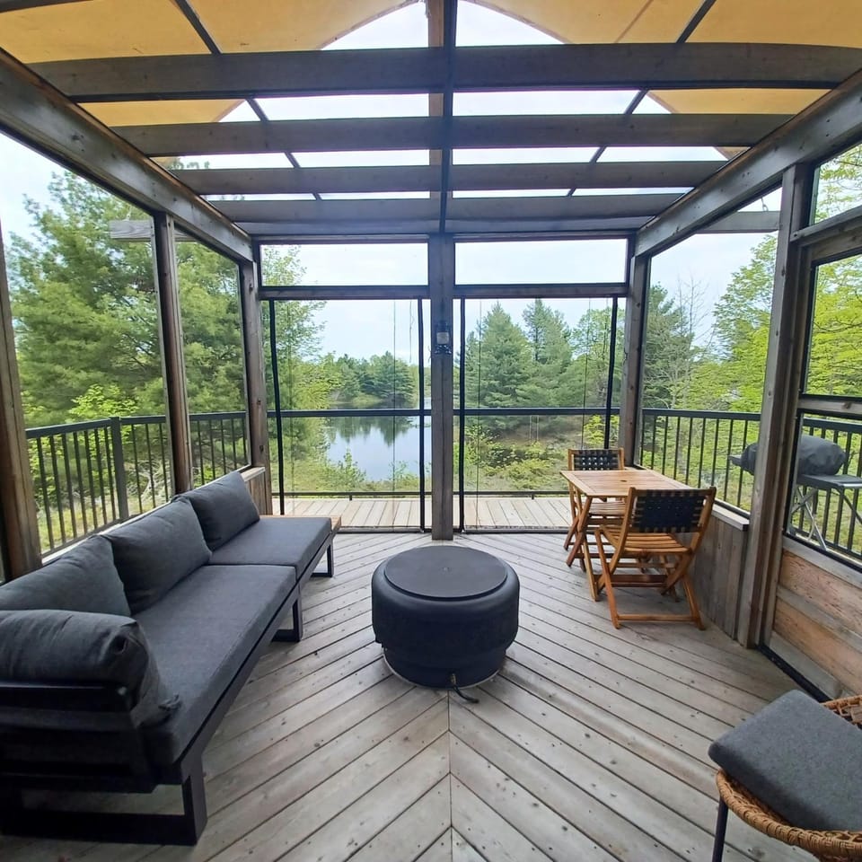 Balcony/Terrace, Seating area, Dining area, fireplace