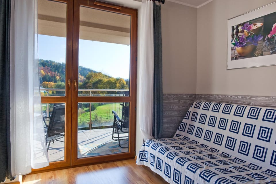 Bed, Day, Natural landscape, View (from property/room), Balcony/Terrace, Living room, Photo of the whole room, Seating area, Mountain view