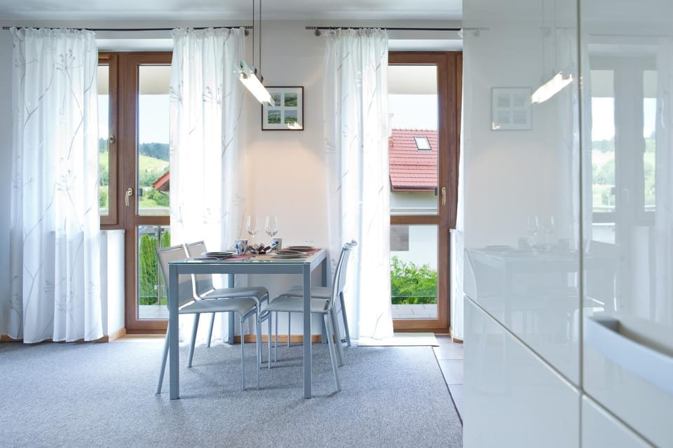 View (from property/room), Balcony/Terrace, Living room, Seating area, Dining area